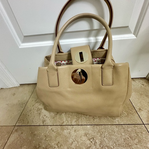 Kate Spade Beige Satchel Bag with gold toggle closure - Picture 3 of 11